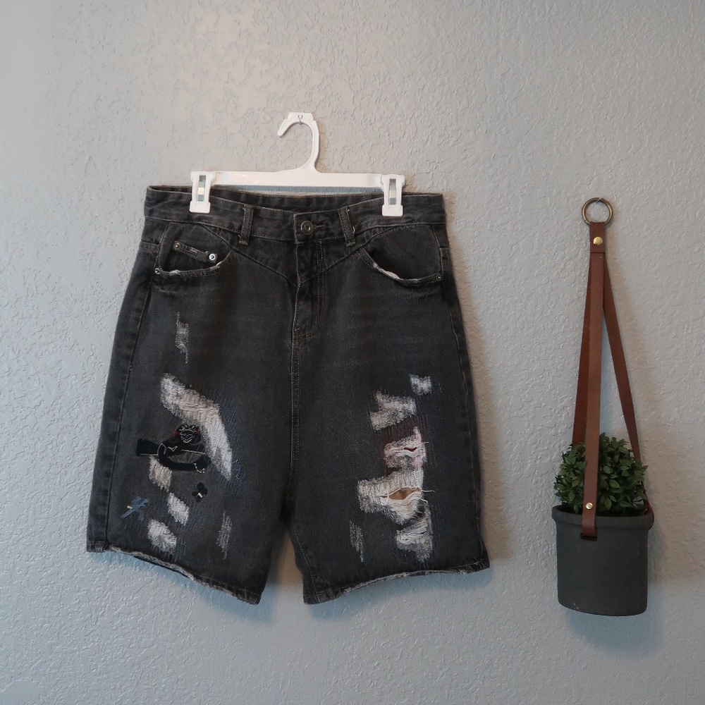 VINTAGE 90'S PATCHED AND EMBROIDERED SHORTS-SIZE L